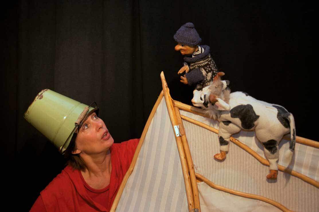 Foto: Puppenspiel „Bauer Enno und seine Kuh Afrika“. Fotoautor: Tandera Theater, Testorf