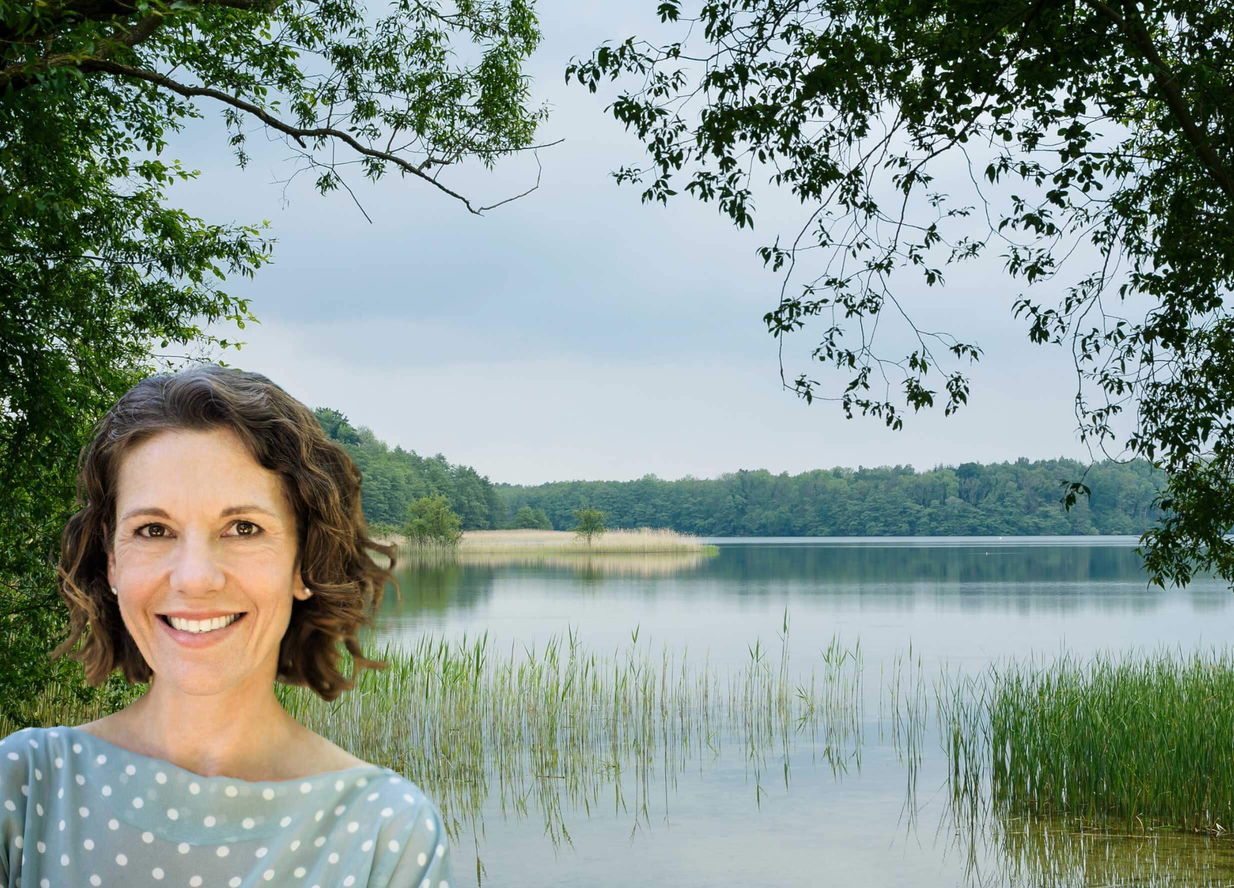 Collage Schaalsee im Hintergrund mit lächelnder Frau im Fordergrund.