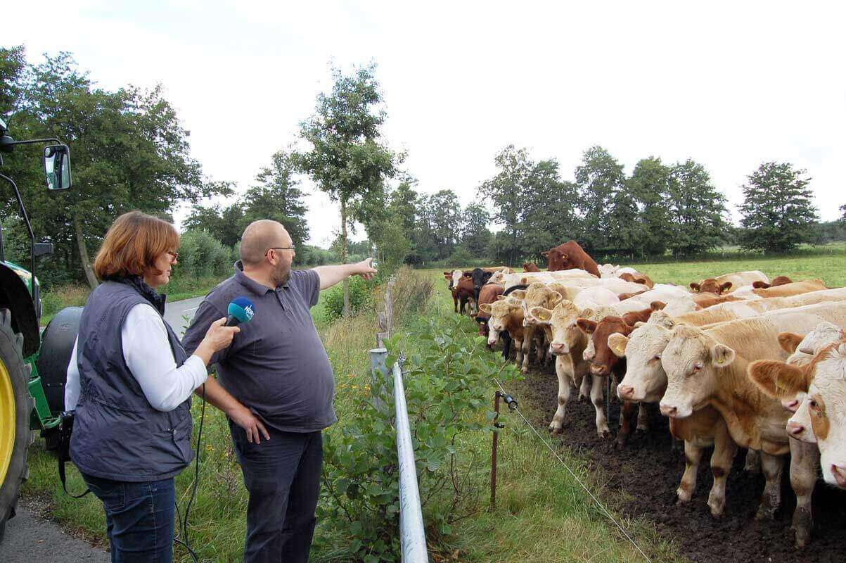 Foto: Landwird Jens Rasim im Interview zum BiosphärenRind. Fotoautor: Gerd Schriefer Foto: Landwird Jens Rasim im Interview zum BiosphärenRind. Fotoautor: Gerd Schriefer